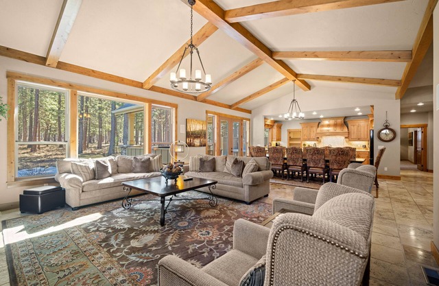 Caldera Springs Retreat with Hot Tub, BBQ & Ping Pong