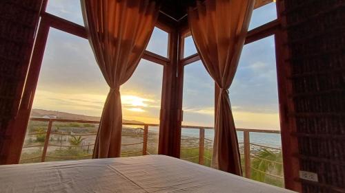 Caleta Grau flat Top Host Peru