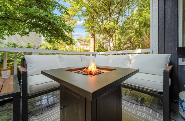 Calhoun Clubhouse 3BR/2BA Home Sleeps 8 Fire pit 🔥 Near #6 & Longleaf ⛳