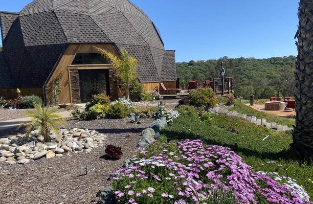 California Dreamin' Upscale Architectural marvel/Horizon ocean view on 3 acres