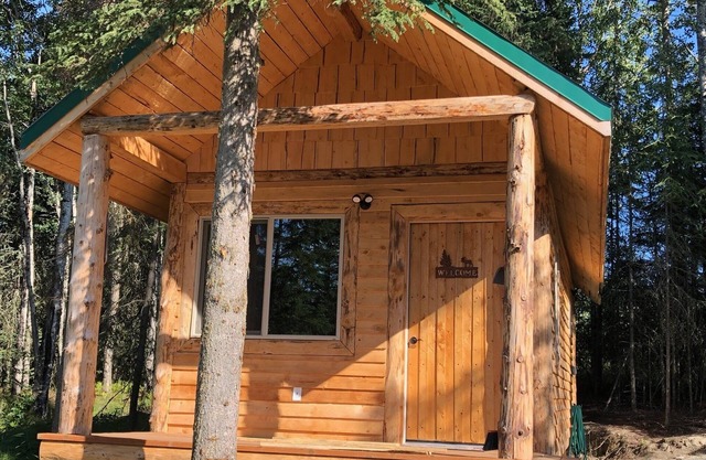 CAM'S LAKESIDE BUNKHOUSE