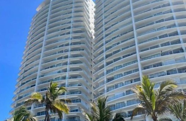 Camino al Mar beachfront condo