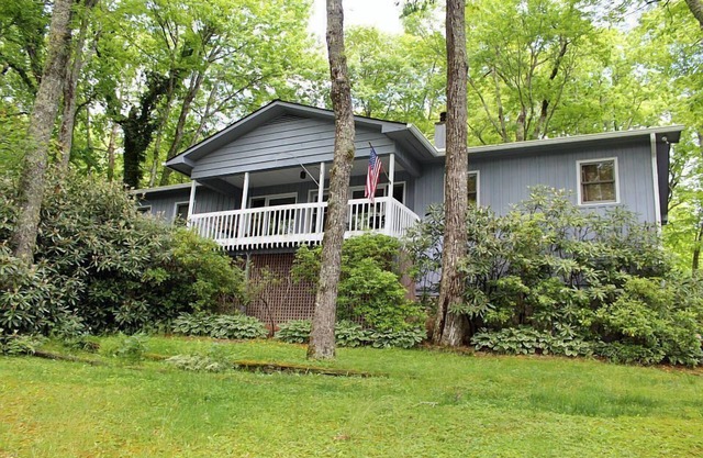 Camp Bear Pen 3BR/2 baths - near town.