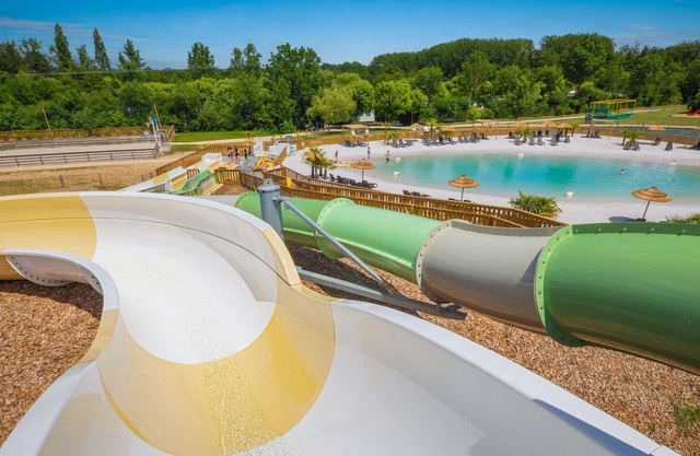 Camping 4* | Lagon et Piscine | A 25 km de l'Océan