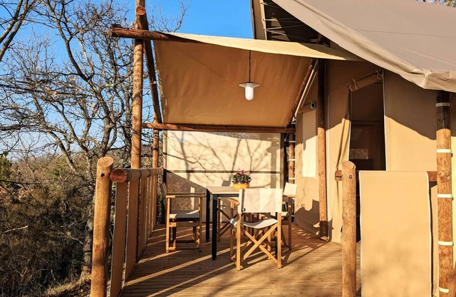 Camping le Roc del Rey* - Jungle lodge 3 rooms 4 people without bathroom