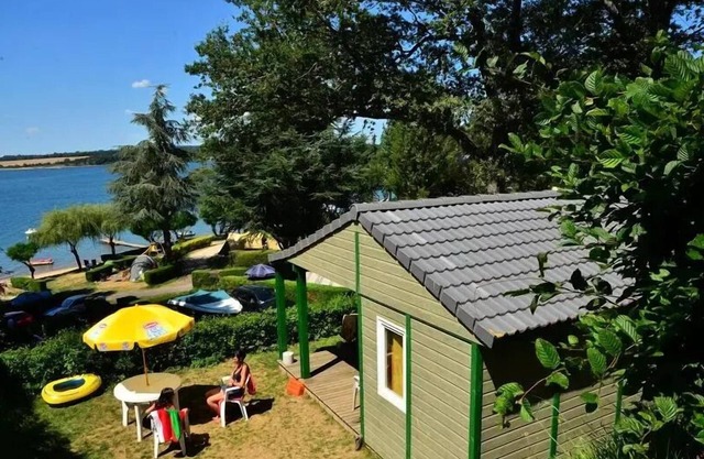 Campsite Beau-Rivage * - Chalet PANORAMIC "VUE LAC" (covered terrace + dishwasher) 4 to 5 people - 4 pers. included in the tariff