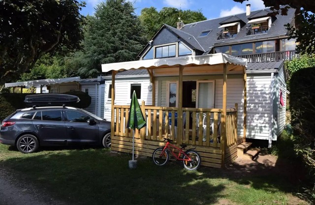 Campsite Beau-Rivage * - EVASION Cottage "Lake view" (covered terrace) New in 2024 4 to 5 people - 4 people. included in the price