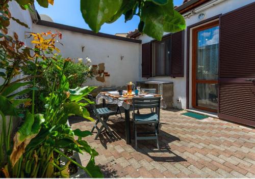 Camy Wine House con giardino vicino alla stazione ferroviaria