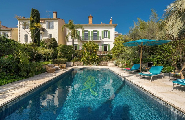 Cannes center townhouse