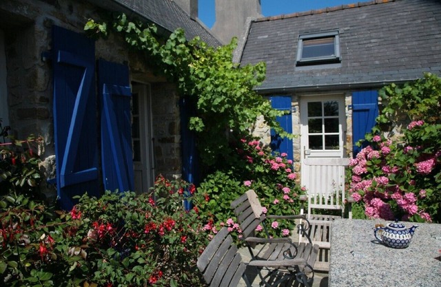 Cap de la Chevre, Kerdreux, romantic natural stone house, 7 minutes walk from the sea