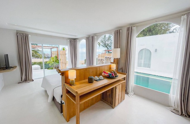 Cape by Sichon Tesoro