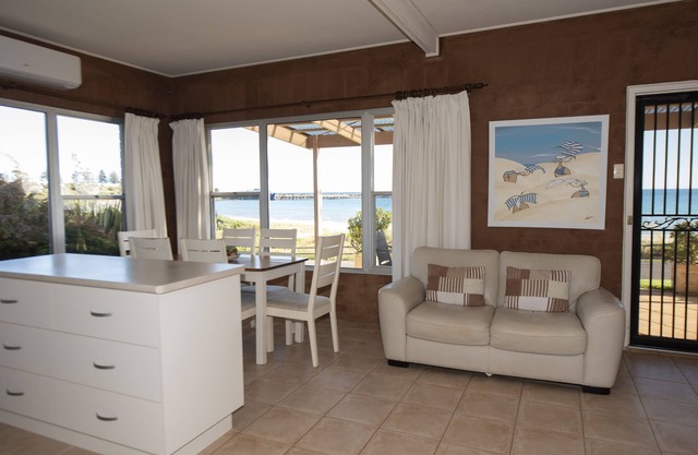Cape View Cottage - beachside