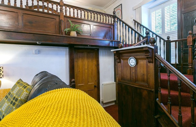 Capel Bach - a near a pub that sleeps 6 guests in 3 bedrooms