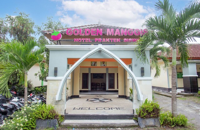 Capital O 93391 Golden Manggis Hotel Near SMKN 1 Lingsar
