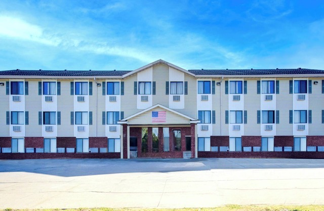 Capital O Amerihost Inn and Suites Kingdom City Hwy 54 MO