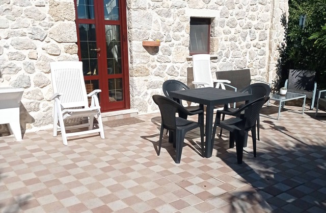 Captivating 1-Bed Apartment in gallinaro