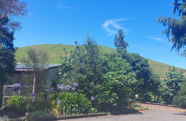 Captivating rural beauty, serene getaway, nestled midway Rotorua & Taupo.