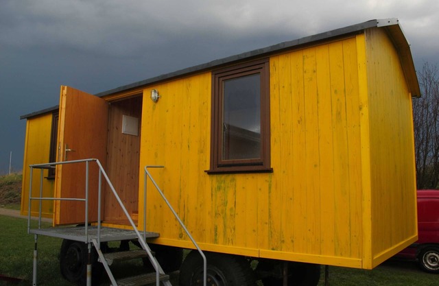 Caravan 2, left side - Caravan in the Wangelin garden with summer kitchen -