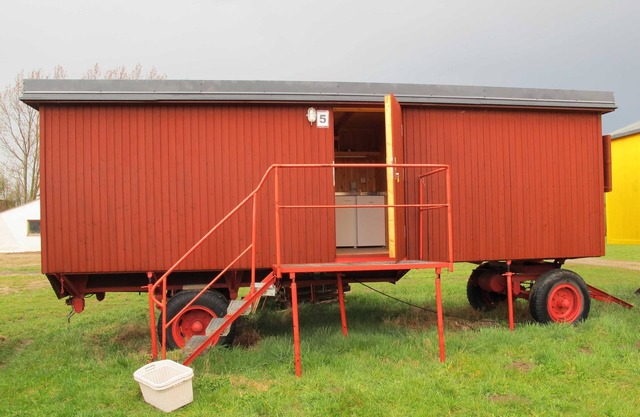 Caravan 5, room on the right - Caravan in the Wangelin garden with summer kitchen -