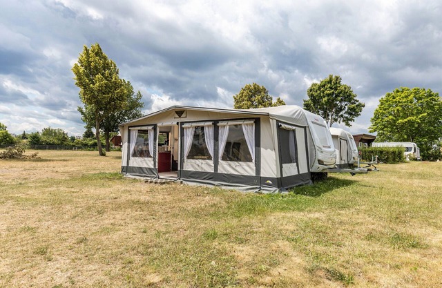 Caravan 'Max 2 Erw Und 2 Kd' with Shared Garden and Wi-Fi