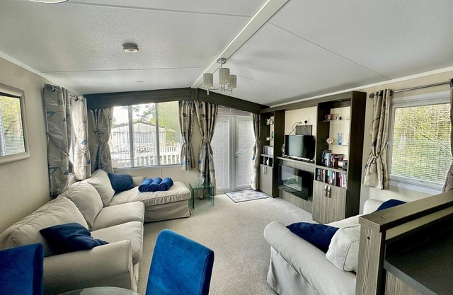 Caravan - Sleeps 4 - Pool - Pet Friendly