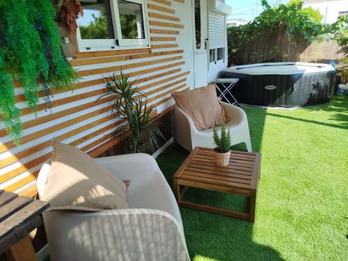 Caravana en la huerta