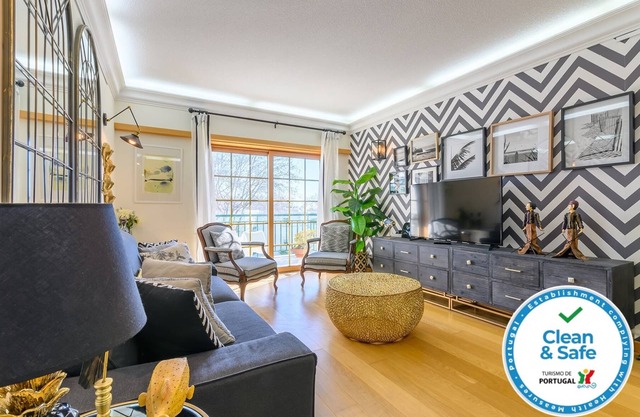 CARCAVELOS BEACH. A wonderful 2 bedroom apartment