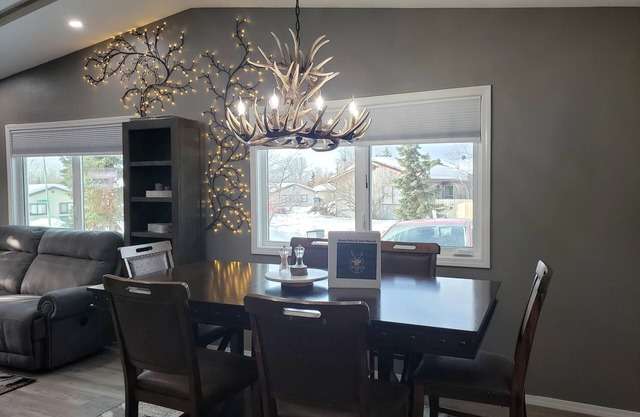 Caribou Flat: No stairs! 2 Baths, Theater, Bar, Firepit, Gazebo n & Yard!