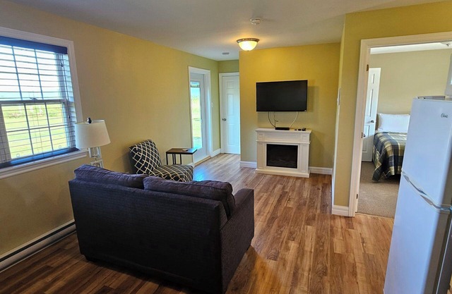 Carleton Inn and Cottages