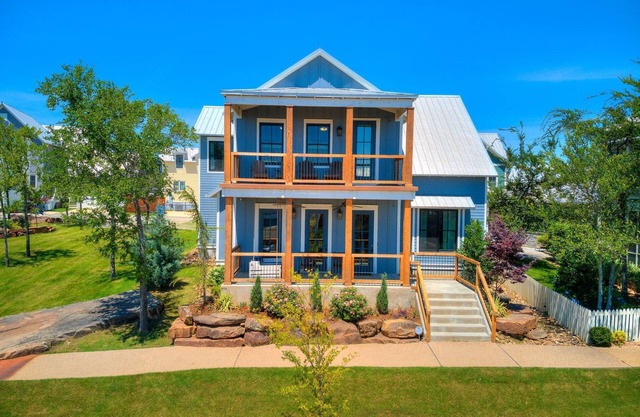 Carlton Landing- Rhythm and Blue! Lake View Home