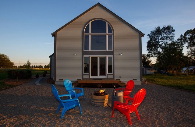 Carneros Barn House b/w Sonoma & Napa Sleeps 6: Vineyard, Chef's Kitchen & Bikes