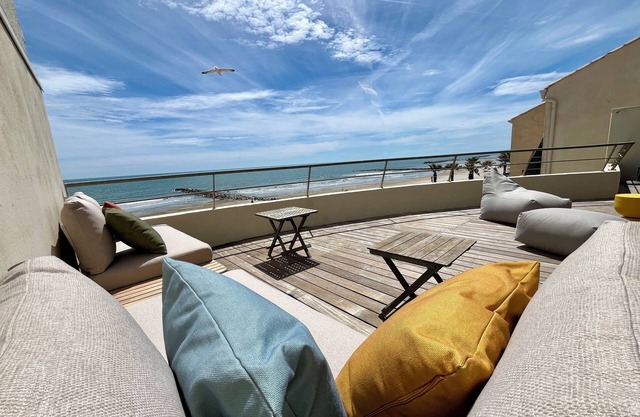 Carnon Beach Front: Sea view terrace apartment, air-conditioned, 2 bedrooms wifi