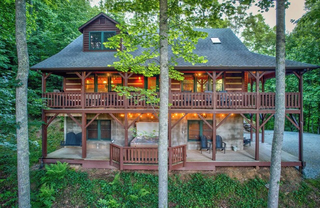 Carolina Charm - Hot Tub - Pool Table - Fire Pit