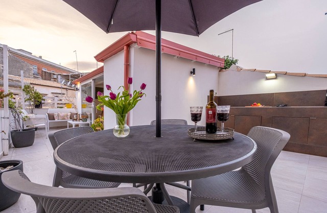 Cas'amuri is a detached house in the heart of Ortigia.