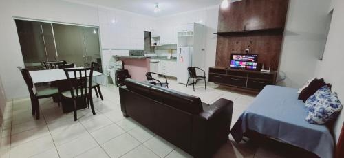 CASA - 3 quartos com ar - 2 banheiros - garagem para 2 carros