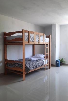 Casa A 13 minutos del aeropuerto Acceso A Baño, Cocina y Comedor Compartido