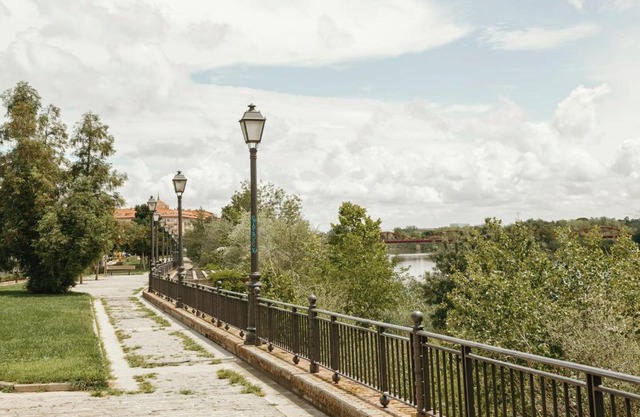 Casa a 3 minutos del Casco y con facil aparcamiento- El rincón de Carmela