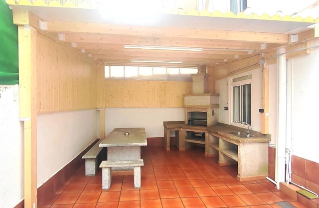 Casa adosada con pequeño patio