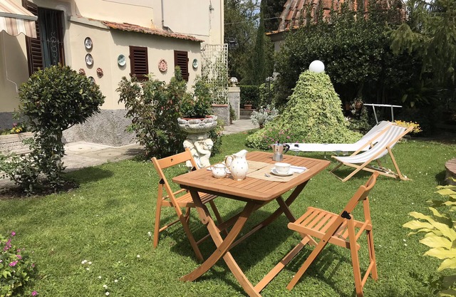 Casa Adriana inside a 14th century Villa with private garden next to Florence