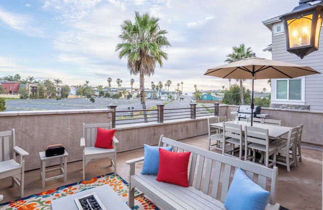 Casa Alina: 4 bedroom home steps from beach and golf course
