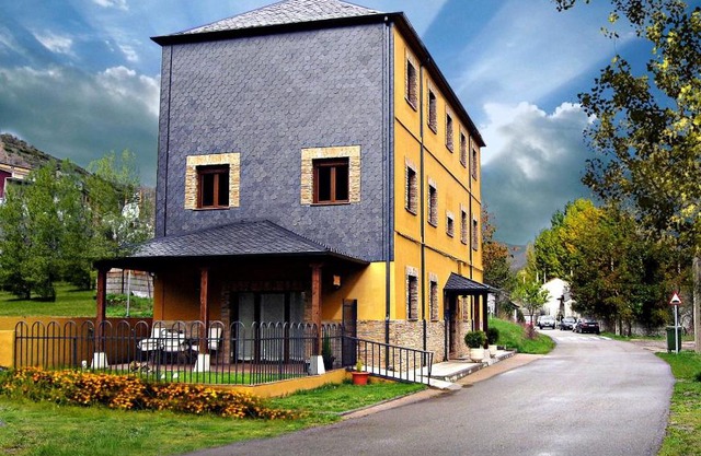 CASA ALTOBIERZO, 9 Habitaciones y 9 BAÑOS