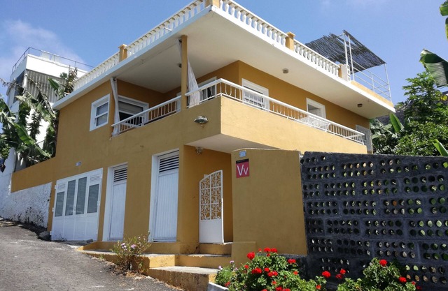 Casa Banana - Holiday home on the coast with views