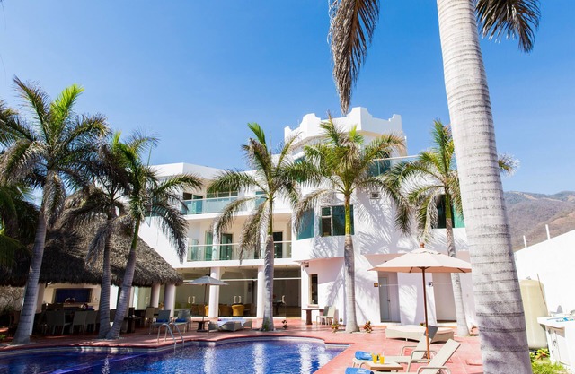 CASA BAOMAL - 13 bedrooms at the beach!