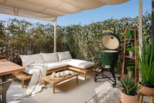 "CASA BELLA VITA" with large SPA and counter-current swimming near the beach!