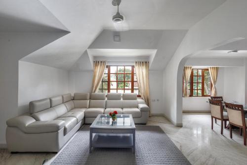 Casa Bianca by Red OliveNr MGroad Terrace Garden