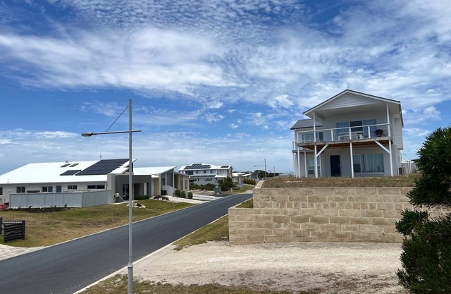 Casa Bianca - Ocean and harbour views