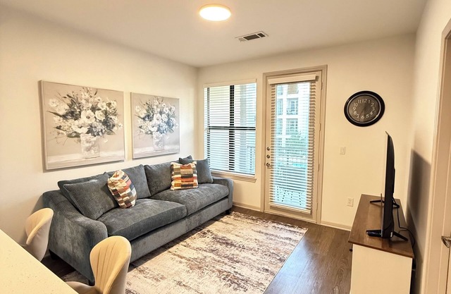 Casa Bloom! WFH friendly , very close proximity to everything FUN in Frisco!