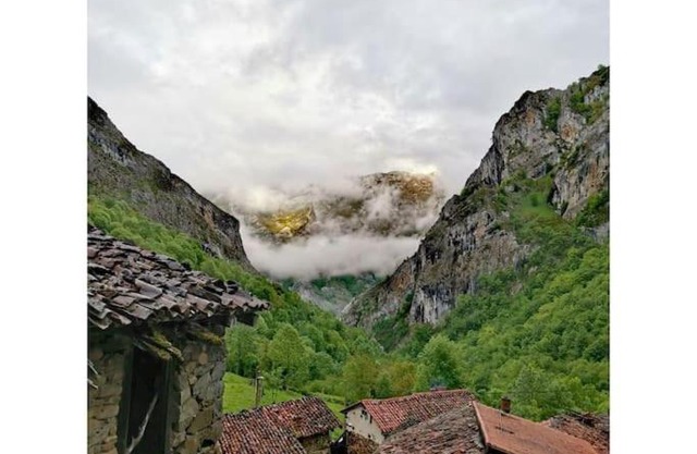 Casa centenaria en un entorno natural insuperable.