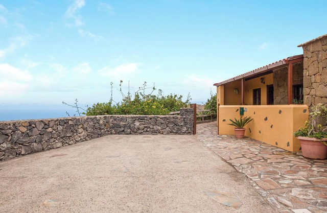 Casa Chinamada with Sea View, Mountain View, Terrace & Wi-Fi