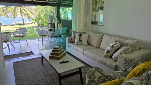 Casa com 4 suites Cond Araua